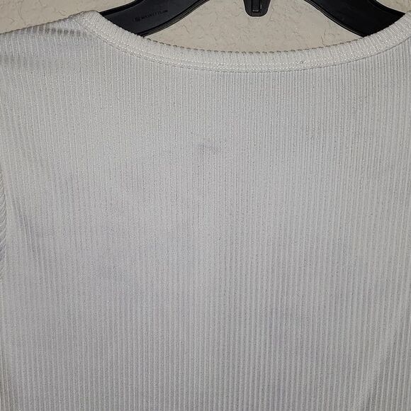 Doe & Rae Ivory Top with silver latches on top and sleeves NWOT - Picture 6 of 6